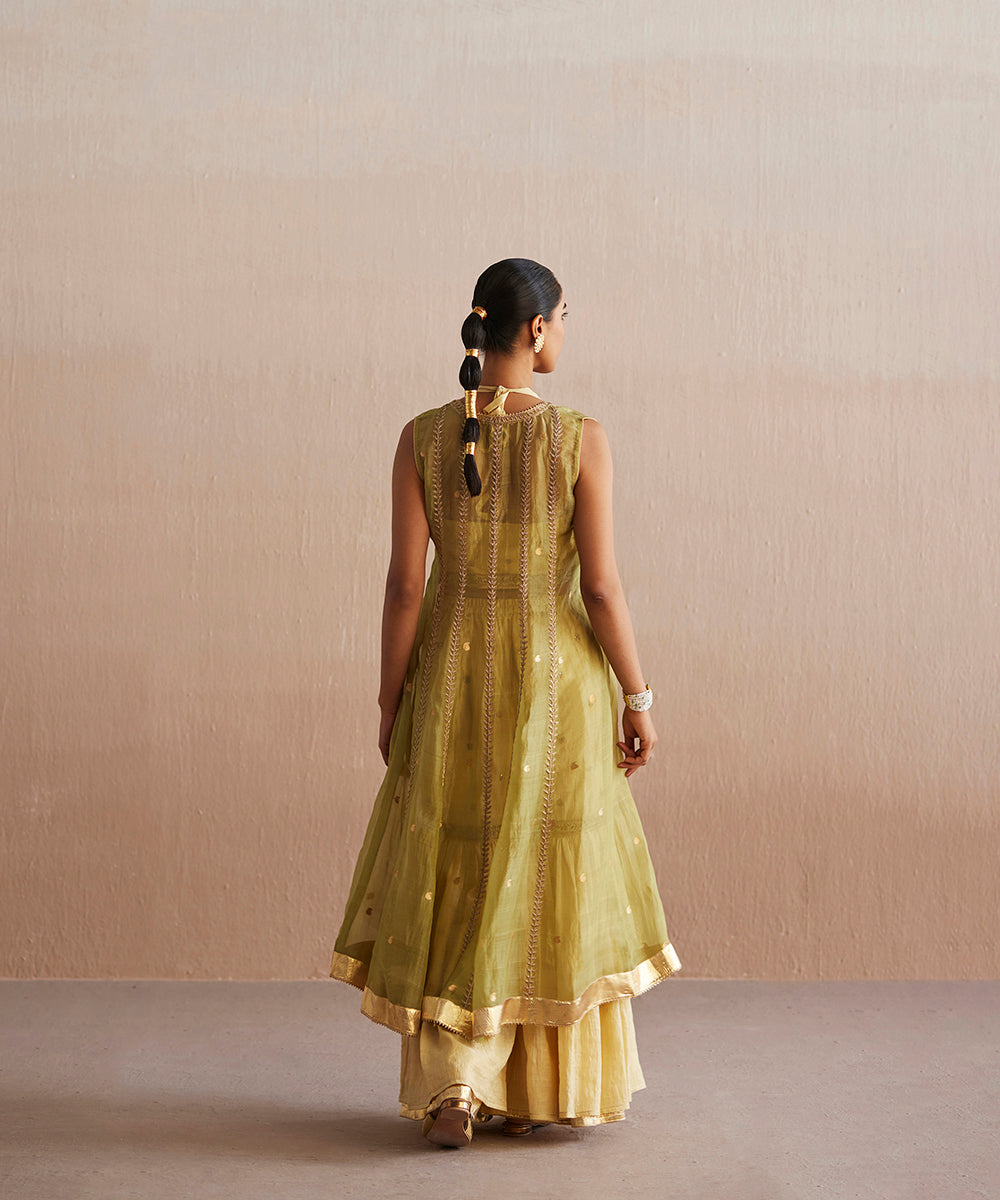 Zehenaseeb_Handloom_Off_White_Cotton_Tissue_Top_With_Gharara_And_Organza_Cape_WeaverStory_05