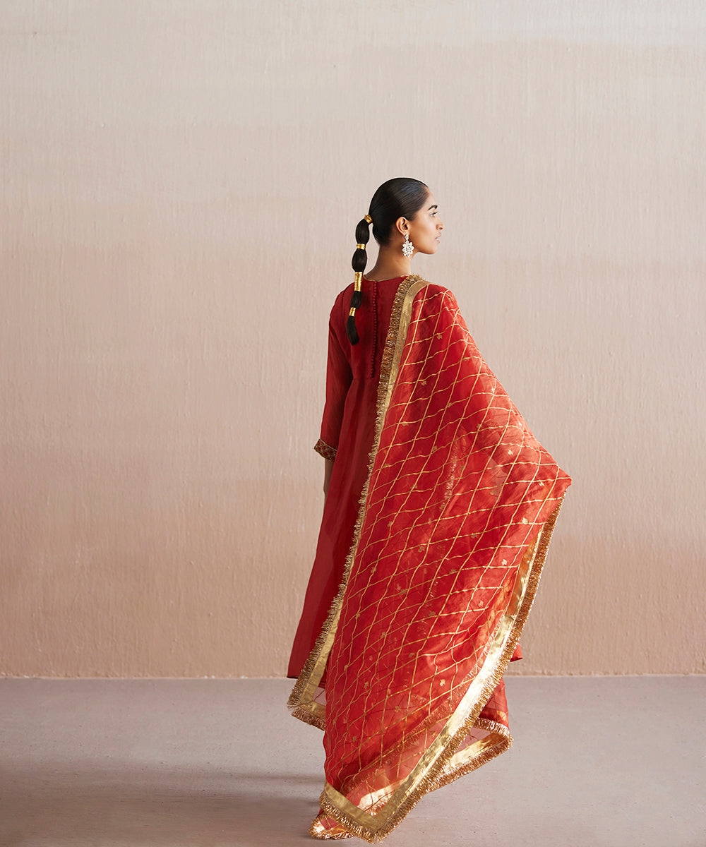 Noor_Handloom_Rust_Orange_Organza_Kurta_With_Cotton_Tissue_Pants_And_Gota_Work_Dupatta_WeaverStory_04