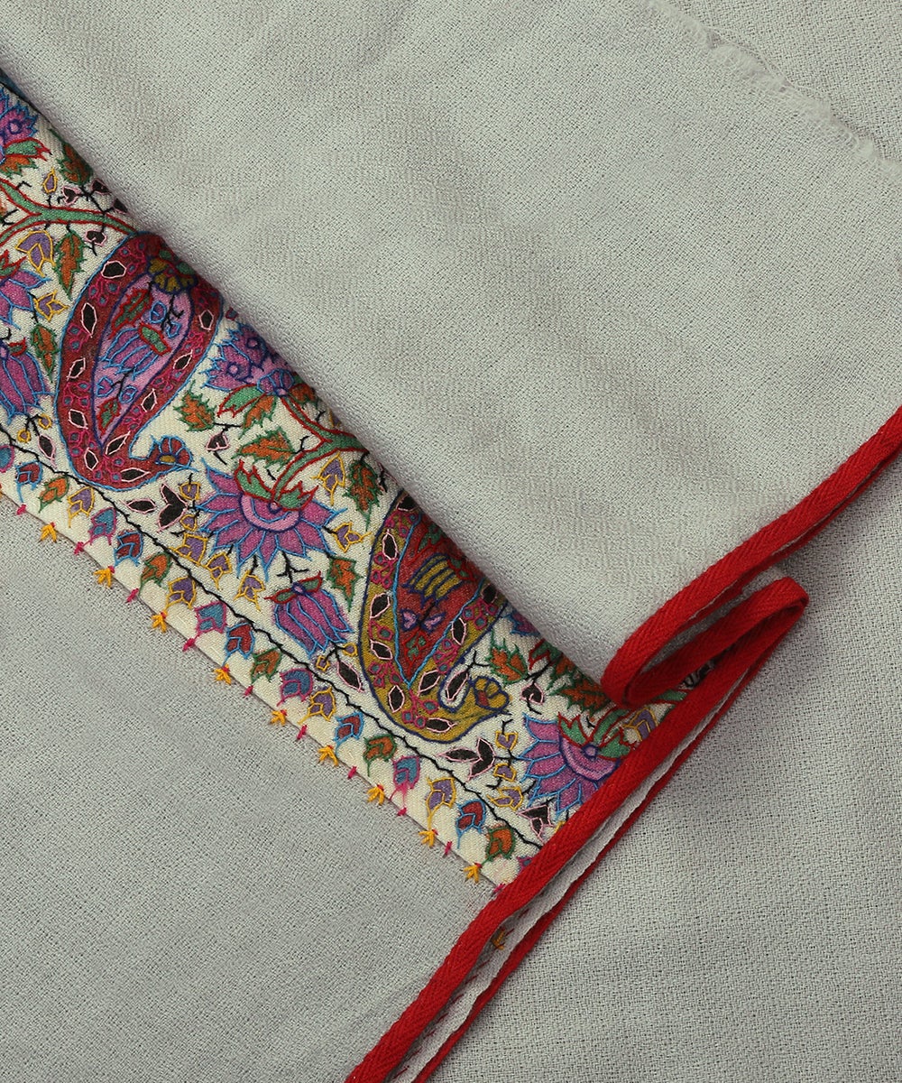 Grey_Pure_Pashmina_Scarf_With_Applique_Border_In_Kalamkari_WeaverStory_04