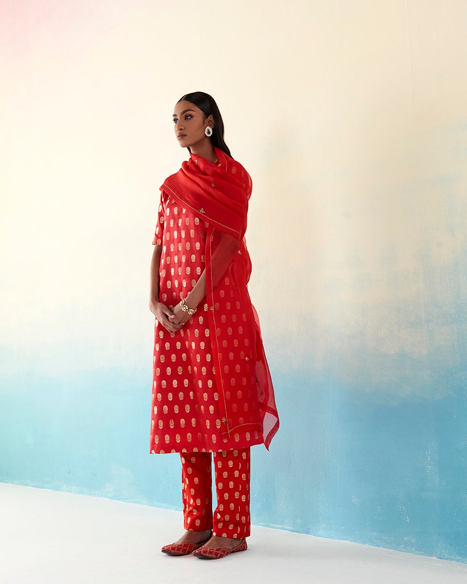 Asher_Red_Silk_Bootidar_Kurta_with_Silk_Pants_and_Organza_Dupatta_WeaverStory_02