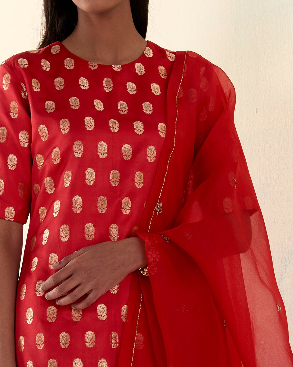 Asher_Red_Silk_Bootidar_Kurta_with_Silk_Pants_and_Organza_Dupatta_WeaverStory_05