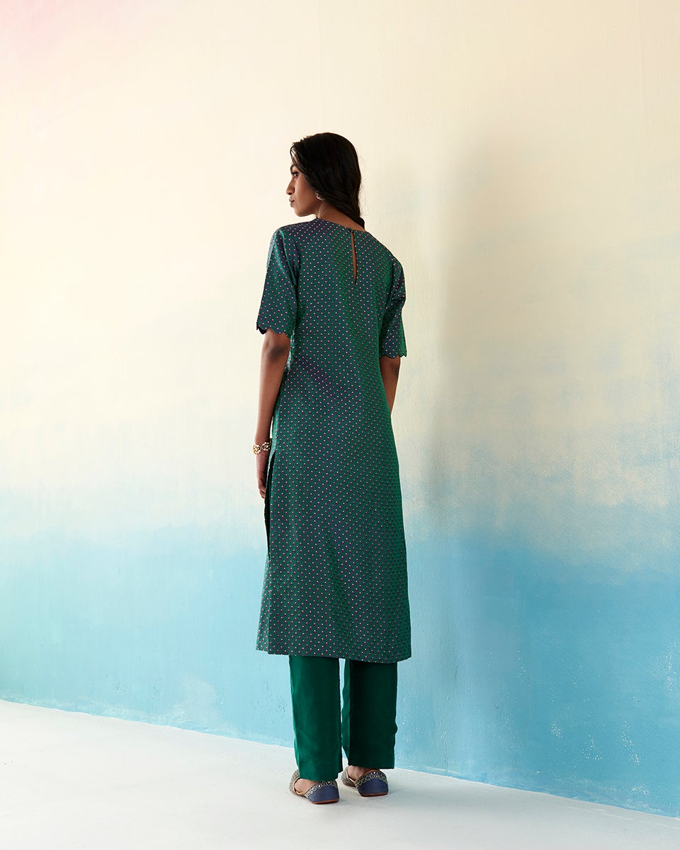 Shiza_Purple_and_Green_Pure_Silk_Banarasu_Tanchoi_Kurta_with_Pants_and_Organza_Dupatta_WeaverStory_04