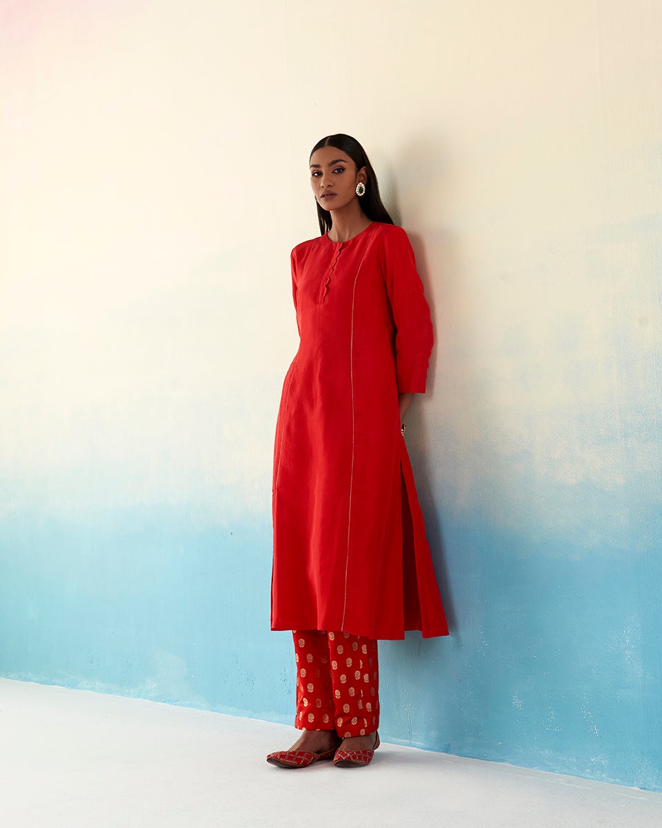 Gulaab_Red_Pure_Silk_Kurta_and_Banarasi_Gold_Zari_Boota_Pants_and_Organza_Dupatta_WeaverStory_03