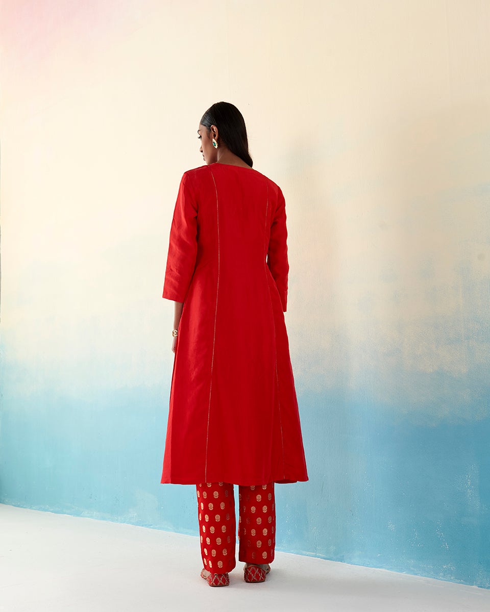 Gulaab_Red_Pure_Silk_Kurta_and_Banarasi_Gold_Zari_Boota_Pants_and_Organza_Dupatta_WeaverStory_04