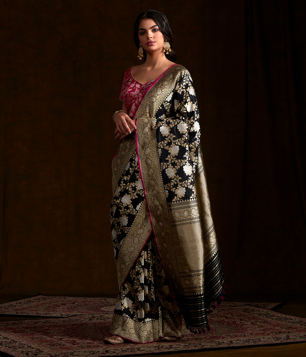 Black_Banarasi_handloom_Sona_Rupa_Kadhwa_Angoor_Jangla_Saree_WeaverStory_02