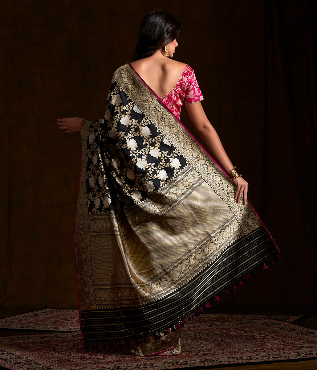 Black_Banarasi_handloom_Sona_Rupa_Kadhwa_Angoor_Jangla_Saree_WeaverStory_03
