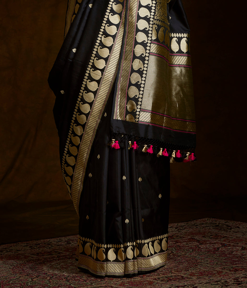 Black_Banarasi_handloom_Kadhwa_Boota_Saree_with_paisley_Border_WeaverStory_04