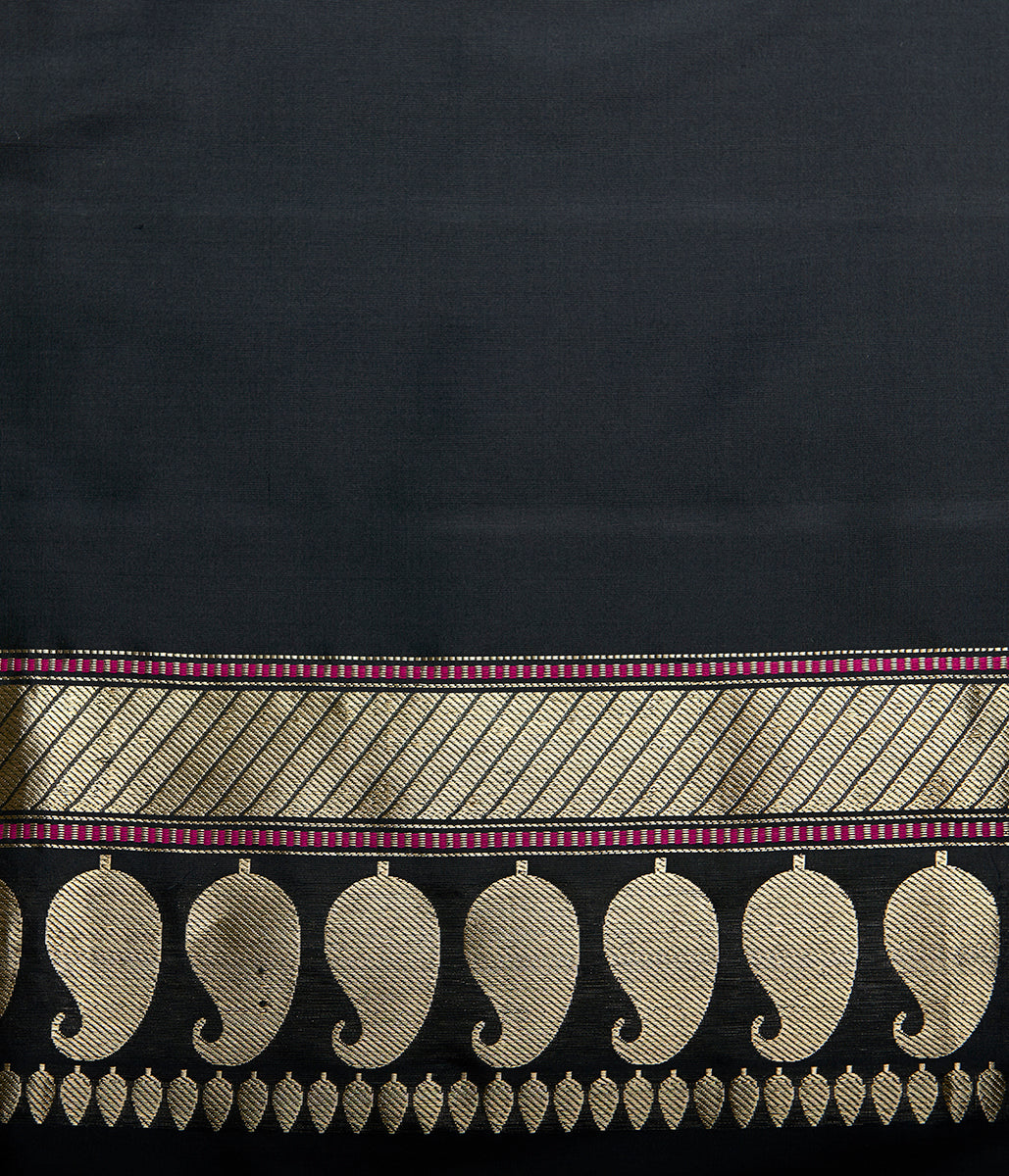 Black_Banarasi_handloom_Kadhwa_Boota_Saree_with_paisley_Border_WeaverStory_05
