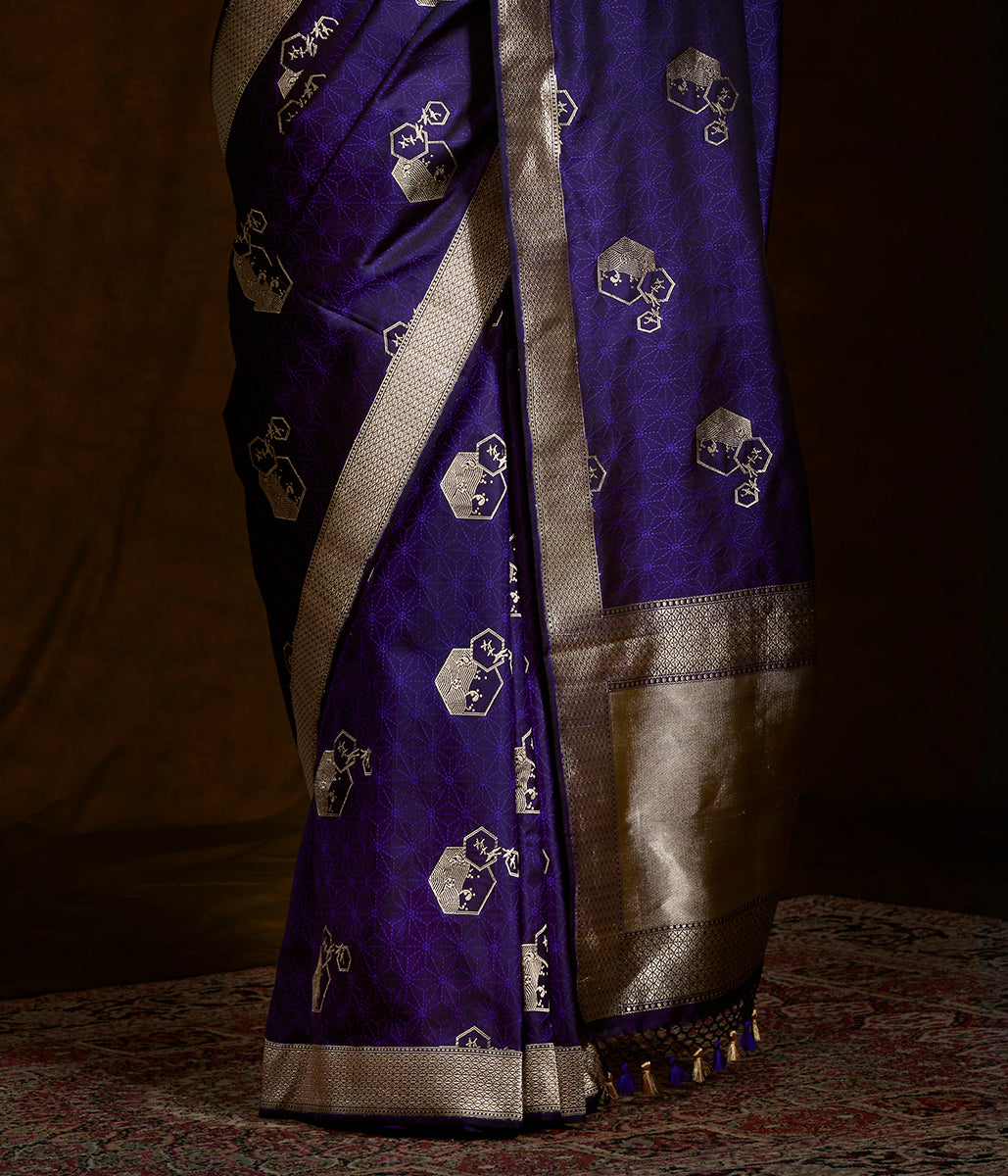 Handloom_Banarasi_Tanchoi_Saree_with_a_self_Weave_honey_comb_pattern_WeaverStory_04