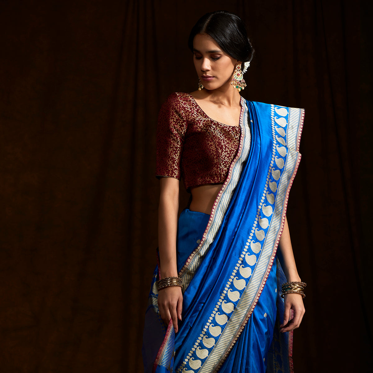 Royal_blue_dual_tone_banarasi_with_kadhwa_paisley_border_WeaverStory_01