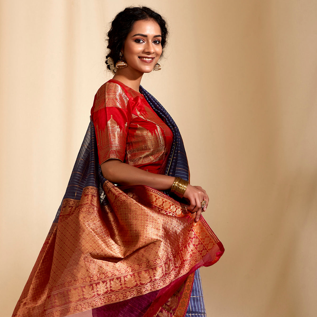 Handloom_Kora_Silk_Banarasi_Saree_with_kadhiyal_Border_WeaverStory_01