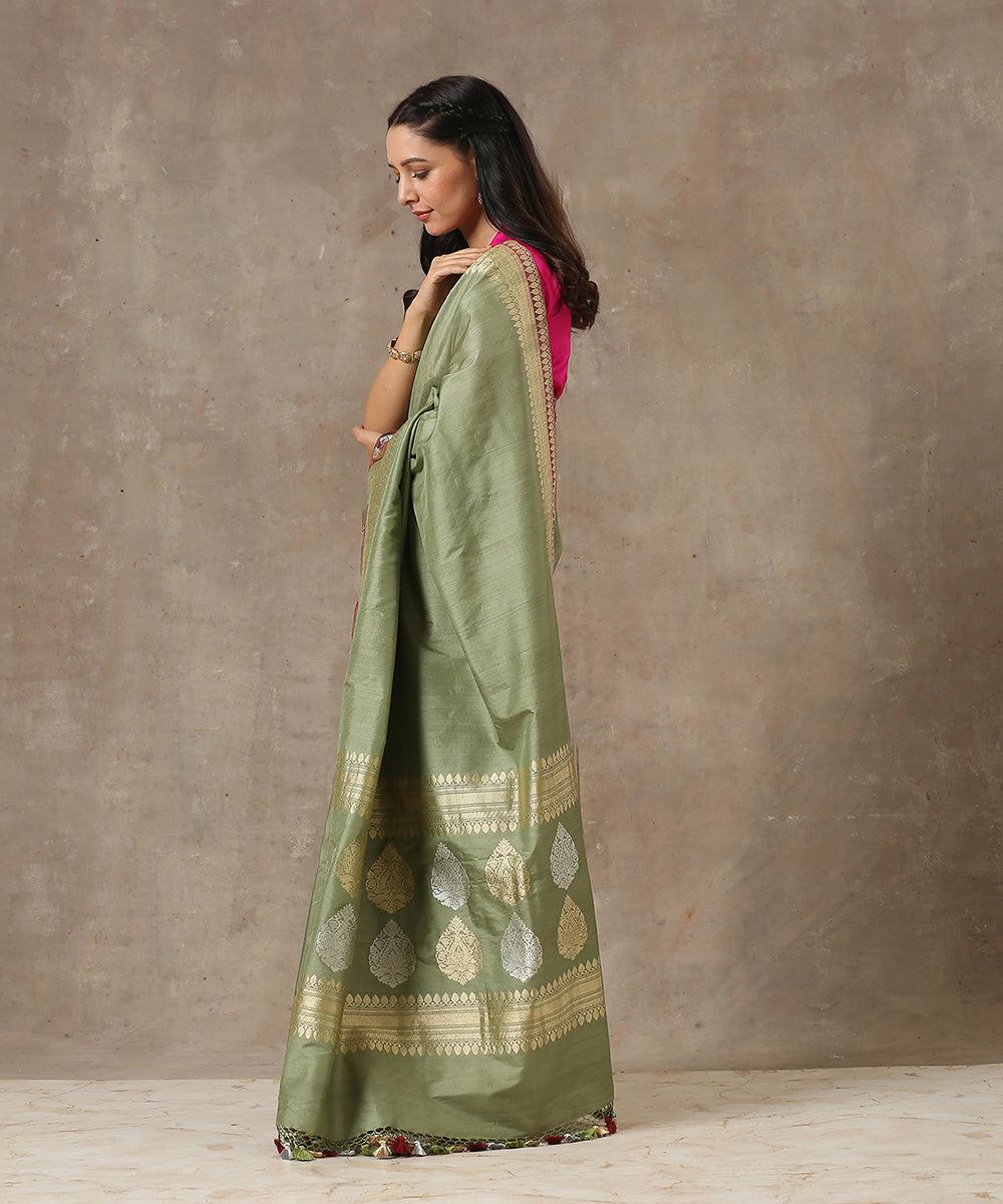 Handloom_Green_Handloom_Tussar_Silk_Banarasi_Saree_with_Wine_Kadhwa_Border_WeaverStory_03