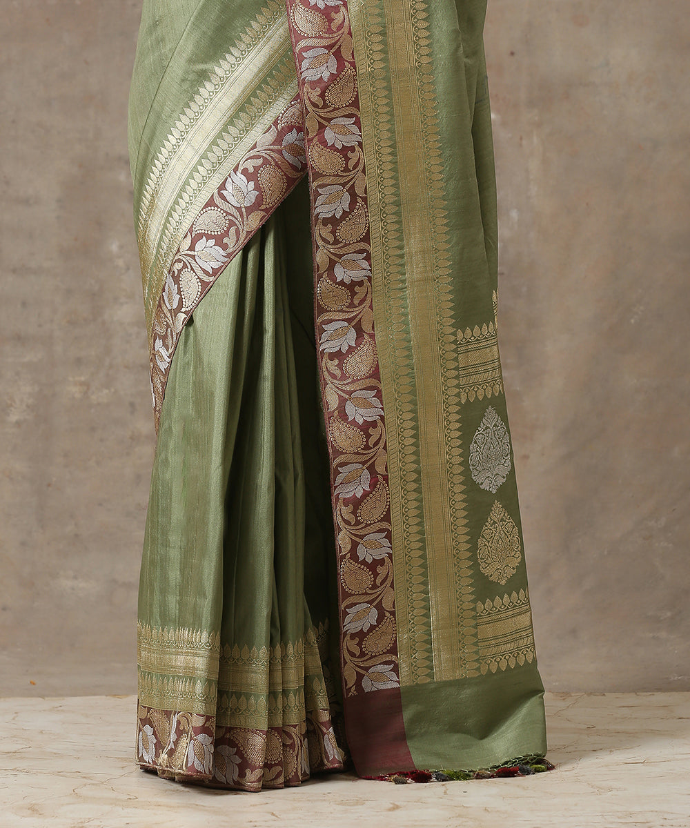Handloom_Green_Handloom_Tussar_Silk_Banarasi_Saree_with_Wine_Kadhwa_Border_WeaverStory_04