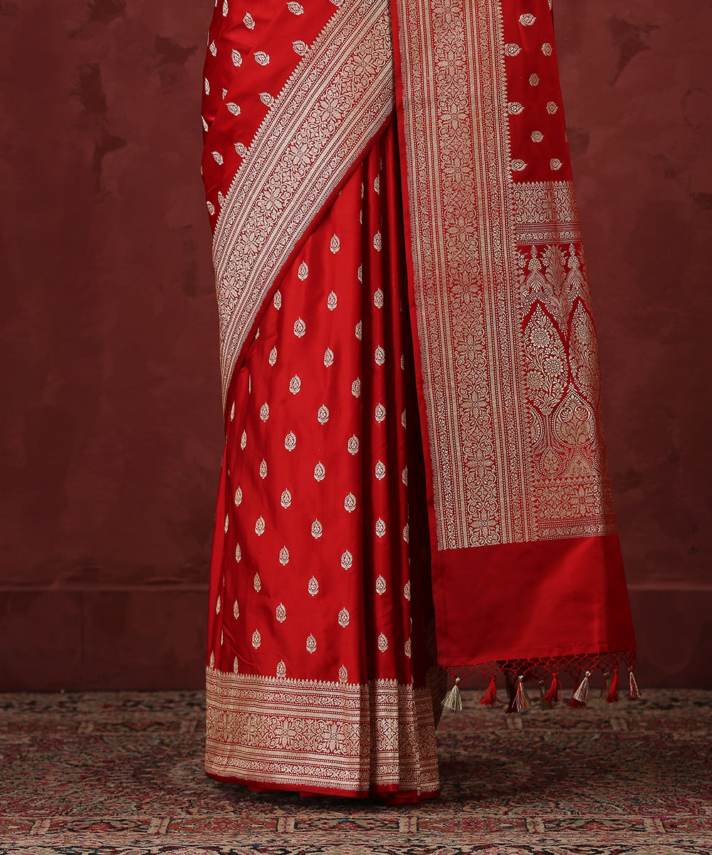 Red_Handloom_Satin_Silk_Banarasi_Saree_With_Zari_Booti_WeaverStory_04
