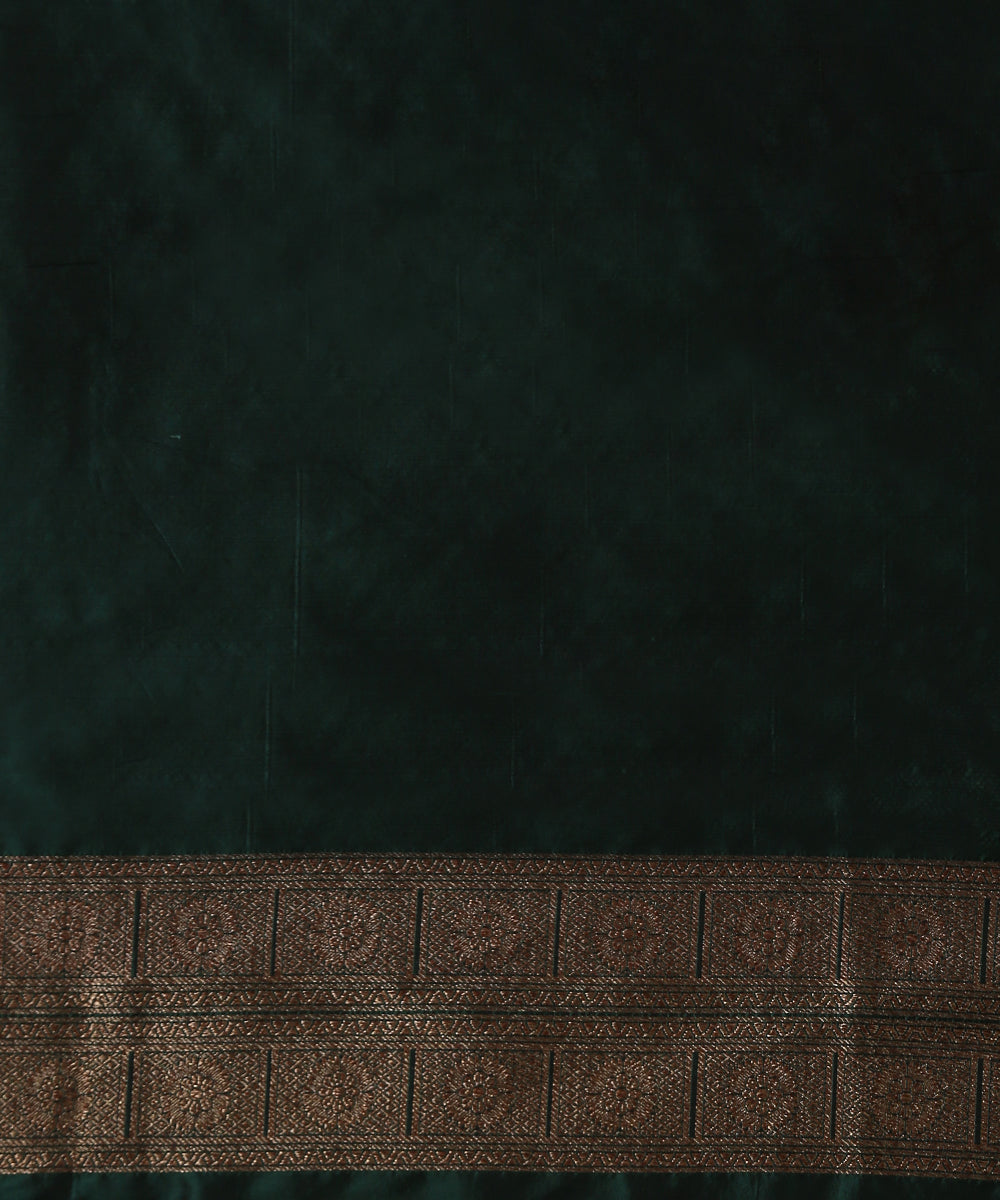 Handloom_Dark_Green_Pure_Katan_Silk_Kimkhab_Banarasi_Saree_With_Antique_Zari_WeaverStory_05