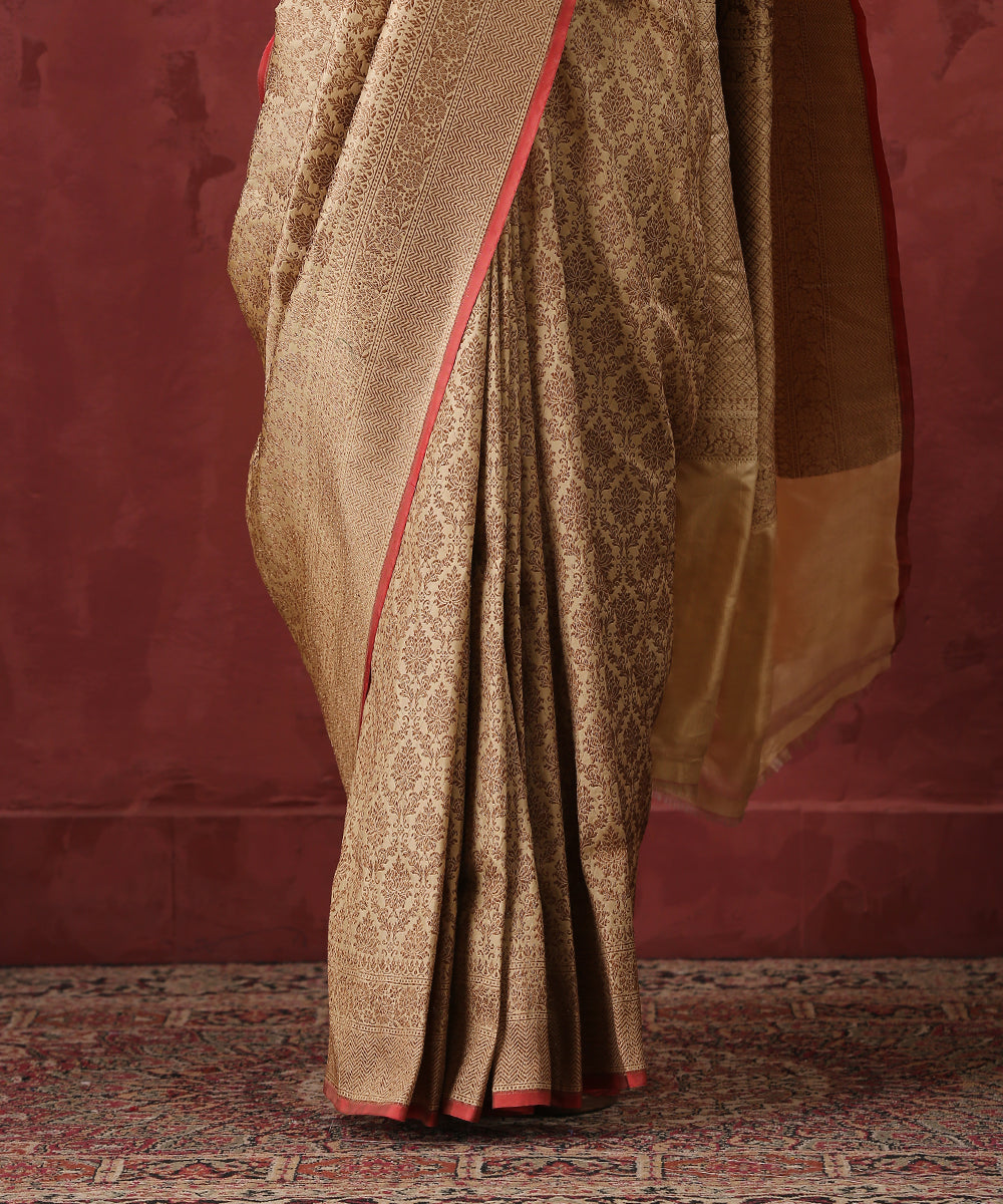 Handloom_Golden_Kimkhab_Pure_Katan_Silk_Banarasi_Saree_With_Antique_Zari_and_Pink_Selvedge_WeaverStory_04
