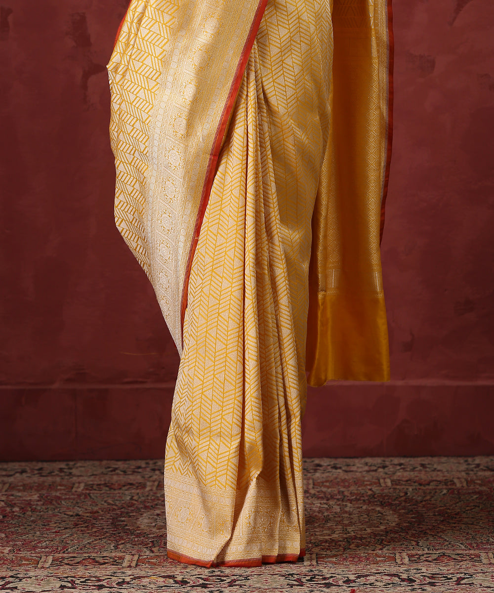 Handloom_Yellow_Pure_Katan_Silk_Kimkhab_Banarasi_Saree_With_Silver_Zari_WeaverStory_04