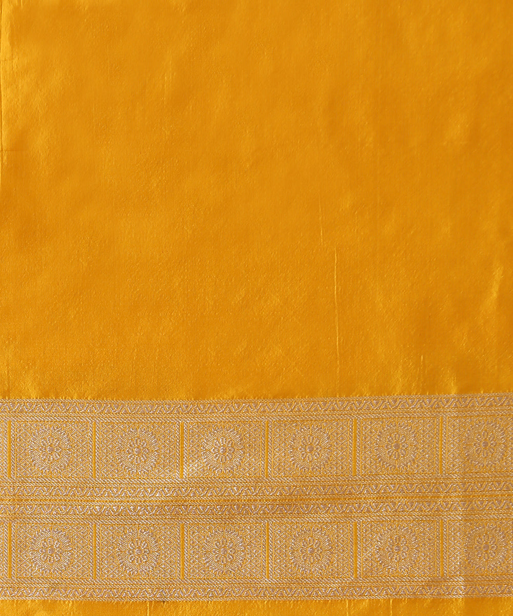 Handloom_Yellow_Pure_Katan_Silk_Kimkhab_Banarasi_Saree_With_Silver_Zari_WeaverStory_05