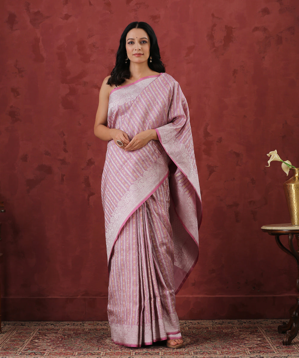 Handloom_Lavender_Kimkhab_Pure_Katan_Silk_Banarasi_Saree_with_Vertical_Zari_Stripes_WeaverStory_02