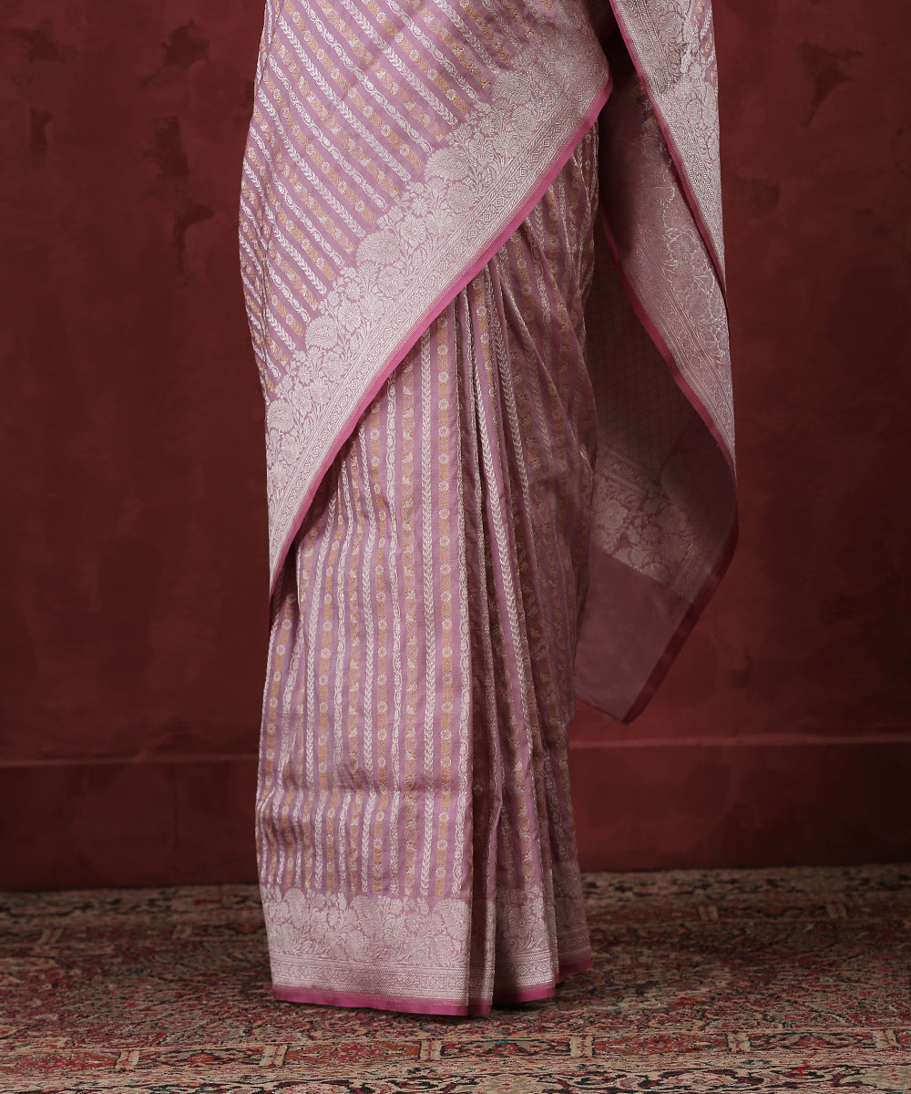 Handloom_Lavender_Kimkhab_Pure_Katan_Silk_Banarasi_Saree_with_Vertical_Zari_Stripes_WeaverStory_04