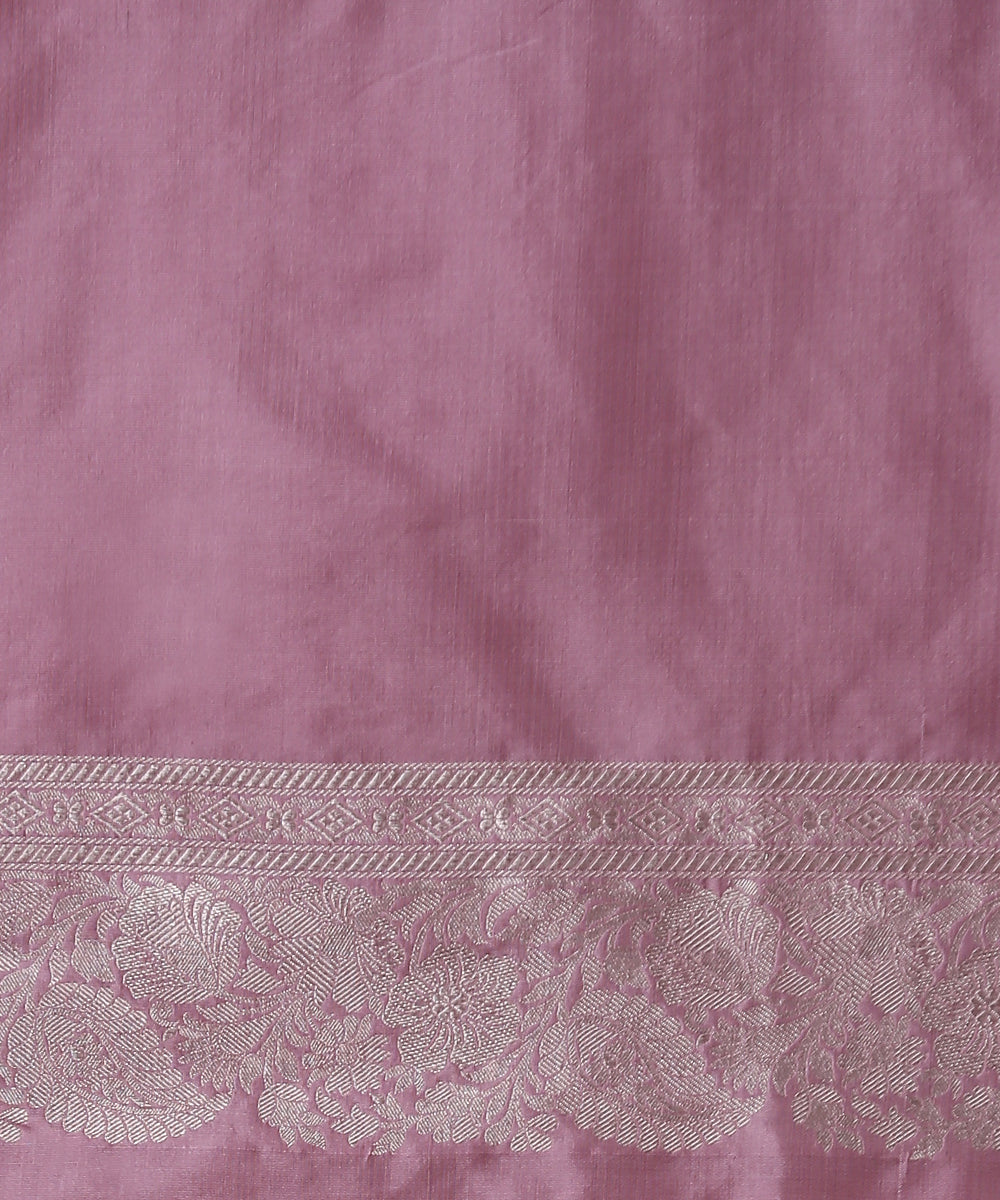 Handloom_Lavender_Kimkhab_Pure_Katan_Silk_Banarasi_Saree_with_Vertical_Zari_Stripes_WeaverStory_05