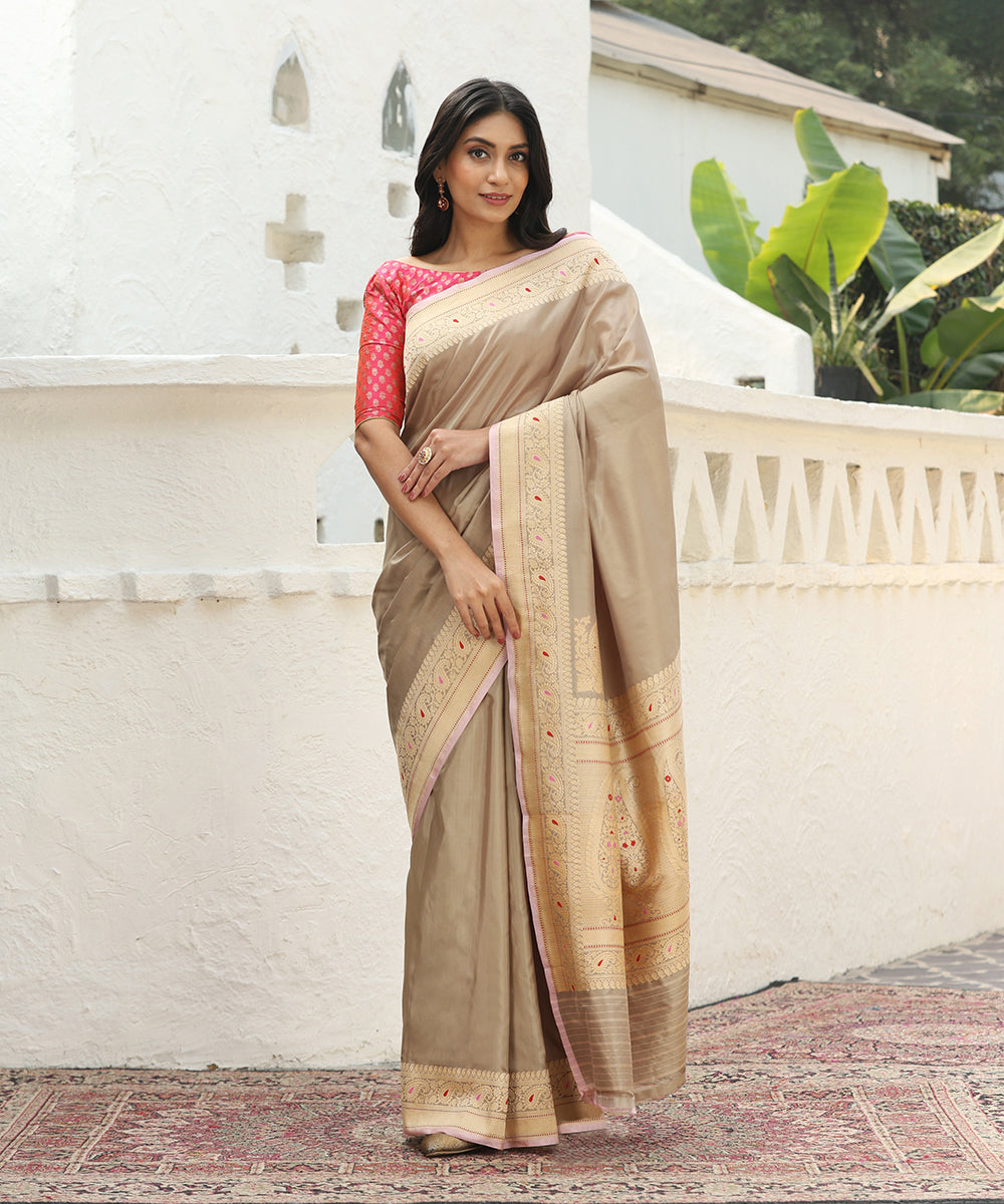 Beige_Handloom_Pure_Katan_Silk_Plain_Banarasi_Saree_With_Konia_WeaverStory_02