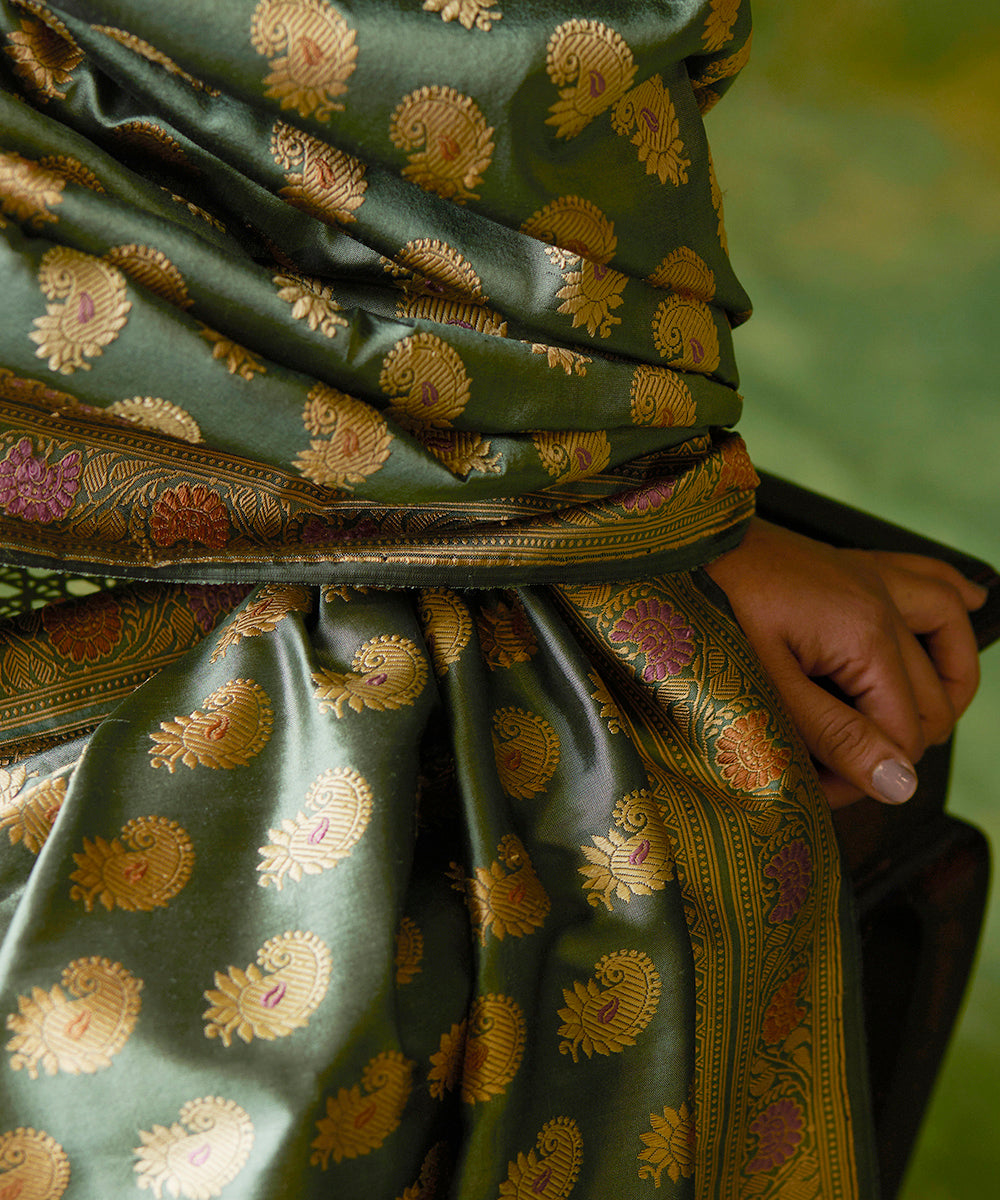 Handloom_Green_Pure_Malda_Silk_Banarasi_Baluchari_Saree_With_Badhshah_Begum_Pallu_WeaverStory_05