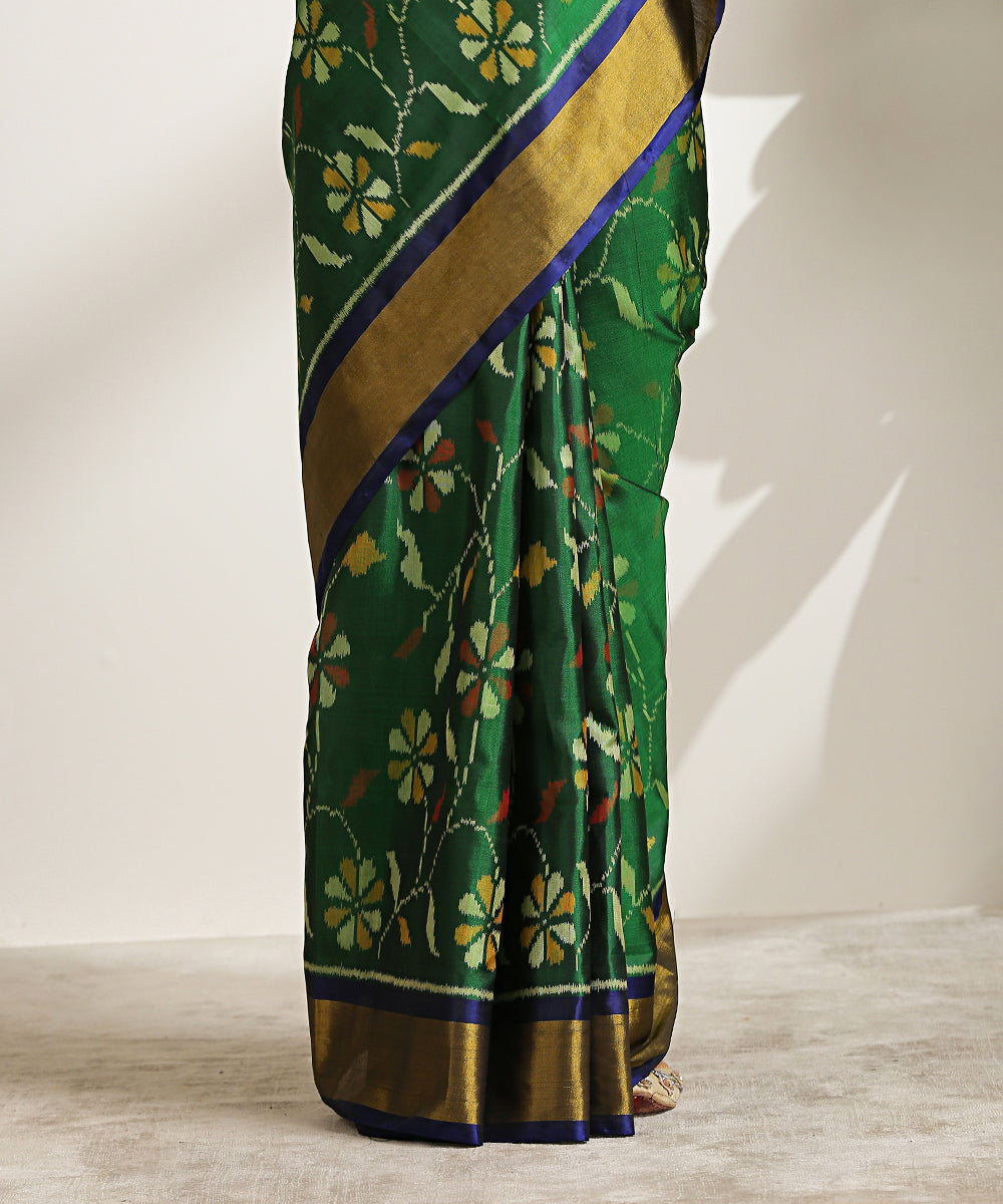 Handloom_Dark_Green_Pure_Mulberry_Silk_Patola_Saree_With_Blue_Border_WeaverStory_04