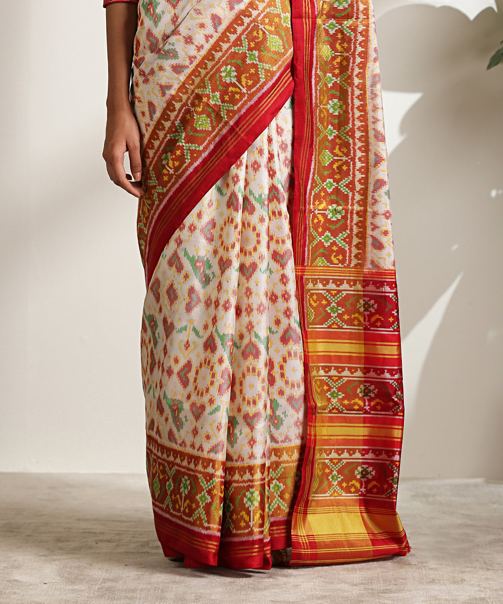 White_And_Red_Handloom_Pure_Mulberry_Silk_Patola_Saree_WeaverStory_04