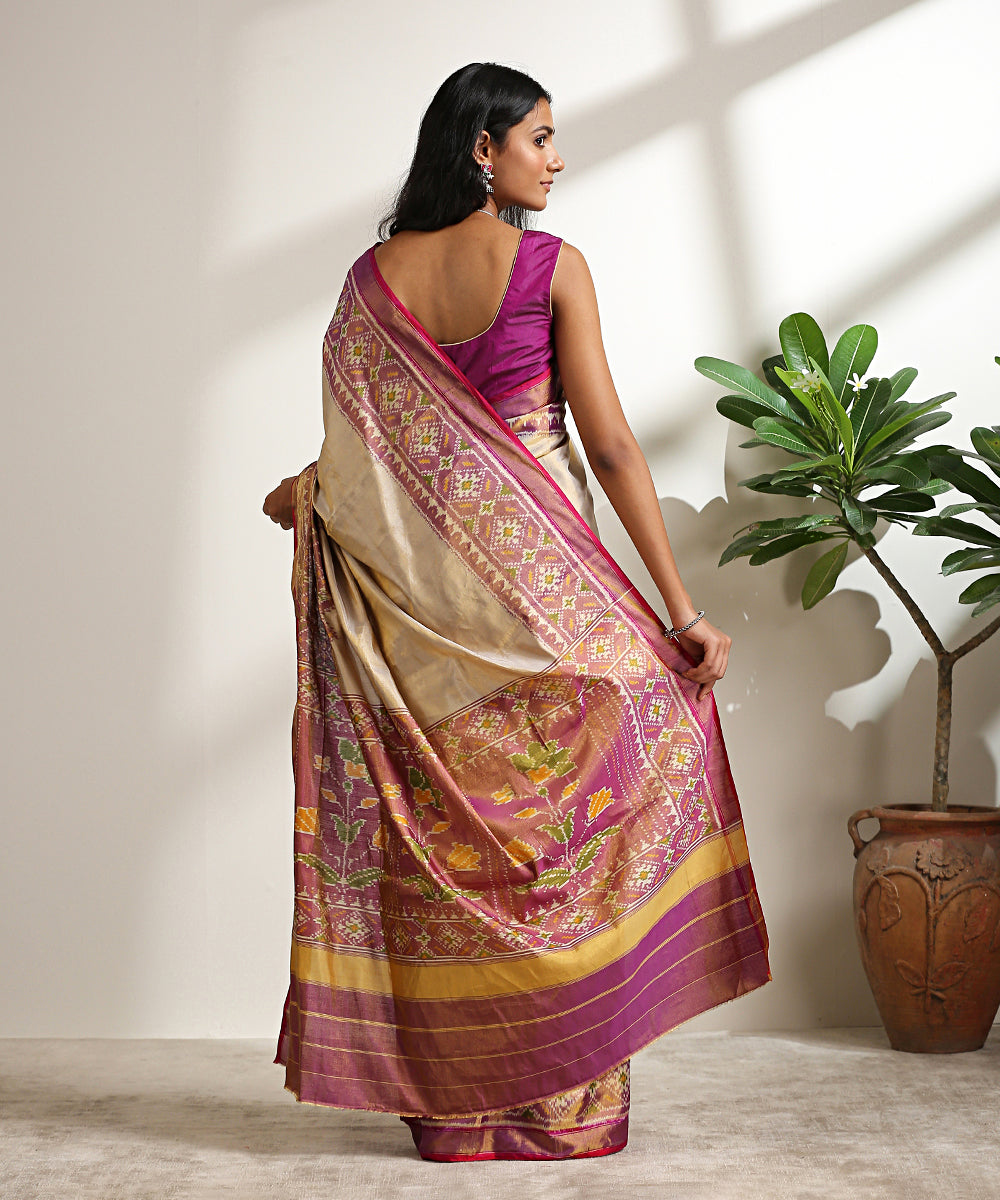 Beige_And_Gold_Handloom_Pure_Silk_Tissue_Saree_With_Lavender_Border_And_Pallu_WeaverStory_03