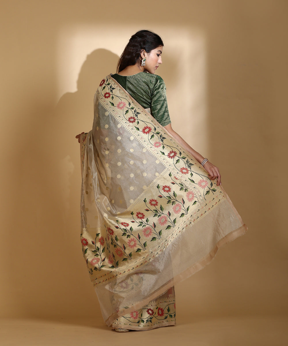 Gold_Handloom_Tissue_Organza_Banarasi_Saree_With_Sunflower_Motifs_On_Border_And_Pallu_WeaverStory_03