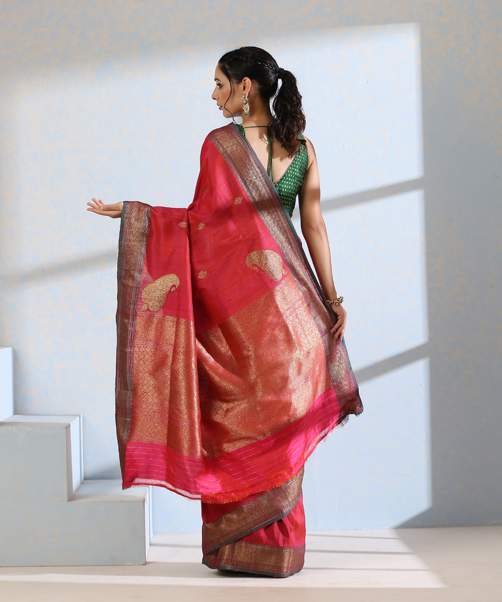 Handloom_Red_Dual_Tone_Dupion_Silk_Banarasi_Saree_With_Green_Border_And_Antique_Zari_WeaverStory_03