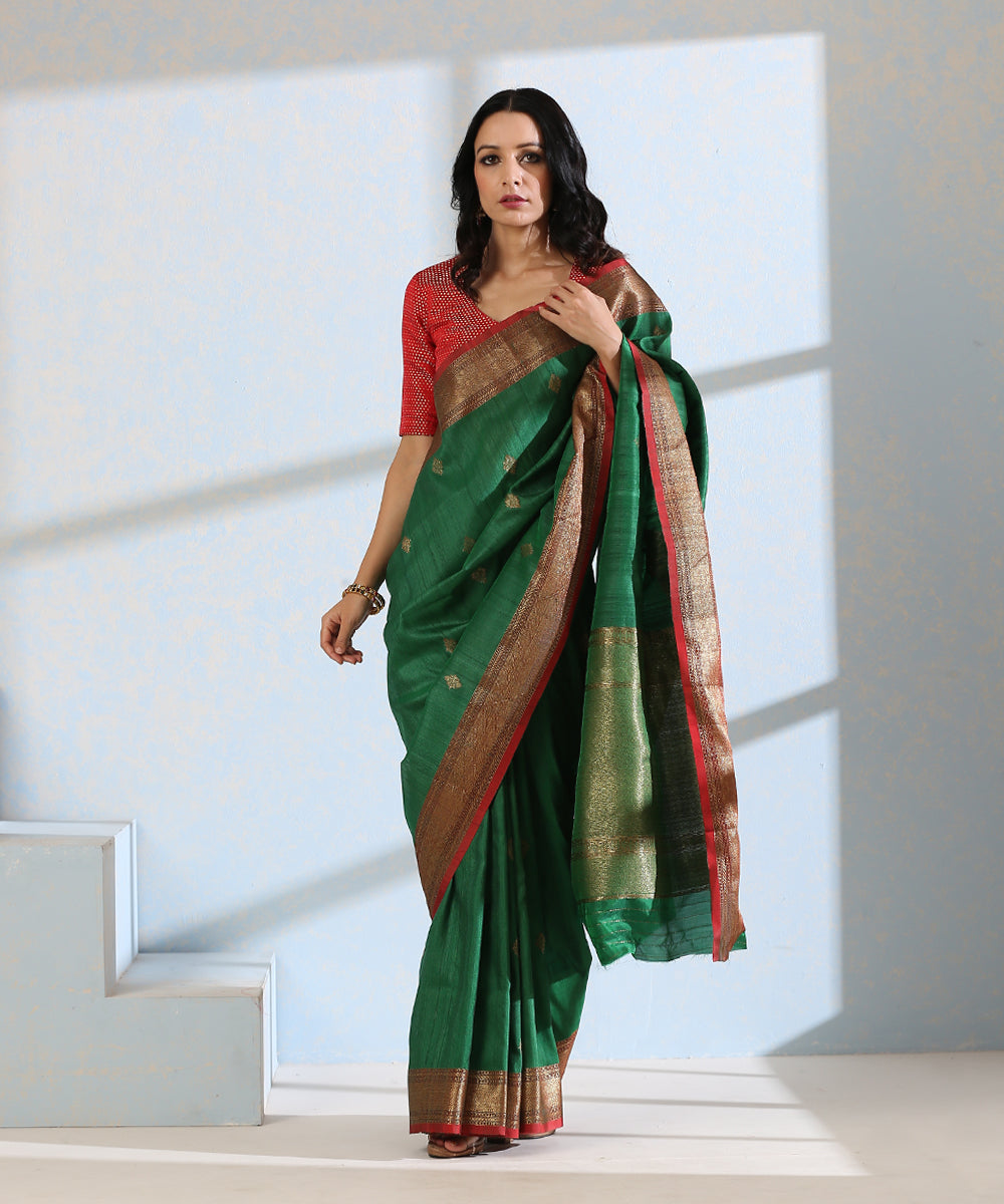 Green_Handloom_Dupion_Silk_Banarasi_Saree_With_Red_Border_And_Antique_Zari_WeaverStory_02