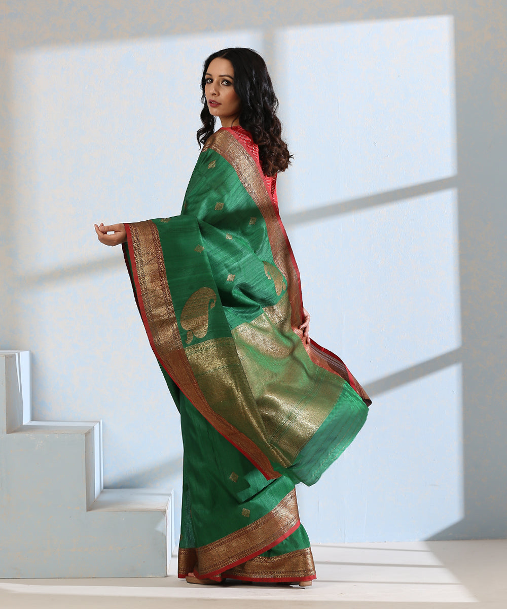 Green_Handloom_Dupion_Silk_Banarasi_Saree_With_Red_Border_And_Antique_Zari_WeaverStory_03