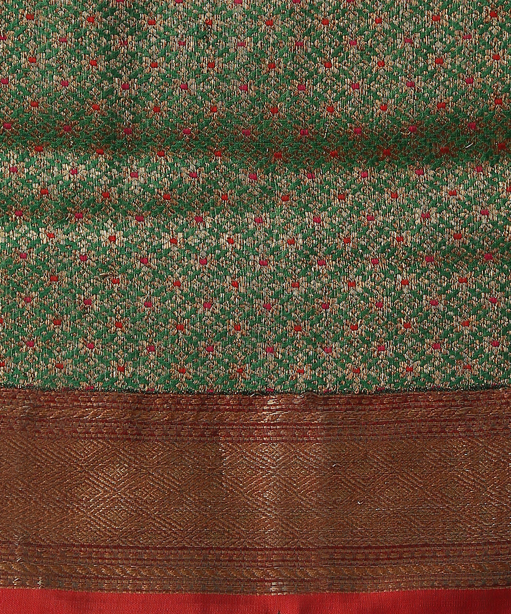 Green_Handloom_Dupion_Silk_Banarasi_Saree_With_Red_Border_And_Antique_Zari_WeaverStory_05