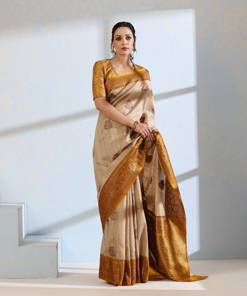 Beige_Handloom_Pure_Tussar_Silk_Banarasi_Saree_With_Mustard_Kadhiyal_Border_And_Antique_Zari_WeaverStory_02