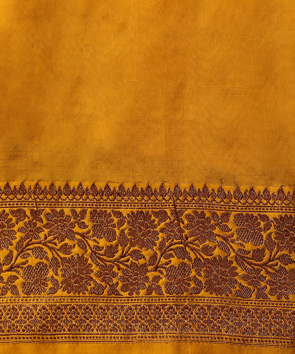 Beige_Handloom_Pure_Tussar_Silk_Banarasi_Saree_With_Mustard_Kadhiyal_Border_And_Antique_Zari_WeaverStory_05