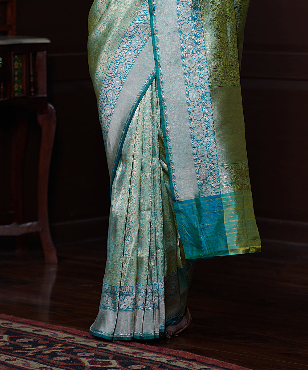 Handloom_Light_Green_Zari_Pure_Katan_Silk_Tanchoi_Banarasi_Saree_With_Aqua_Border_And_Blouse_WeaverStory_04