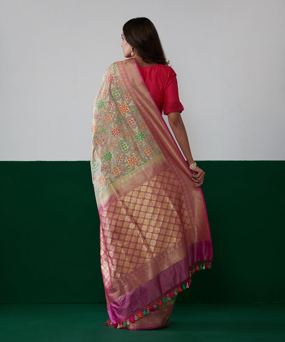 Handloom_Grey_Pure_Katan_Silk_Banarasi_Patola_Saree_With_Pink_Border_WeaverStory_03