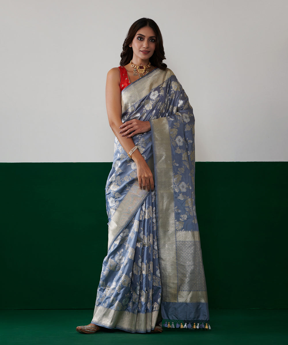 Grey_Handloom_Pure_Katan_Silk_Banarasi_Saree_With_Temple_Border_And_Floral_Jaal_WeaverStory_02