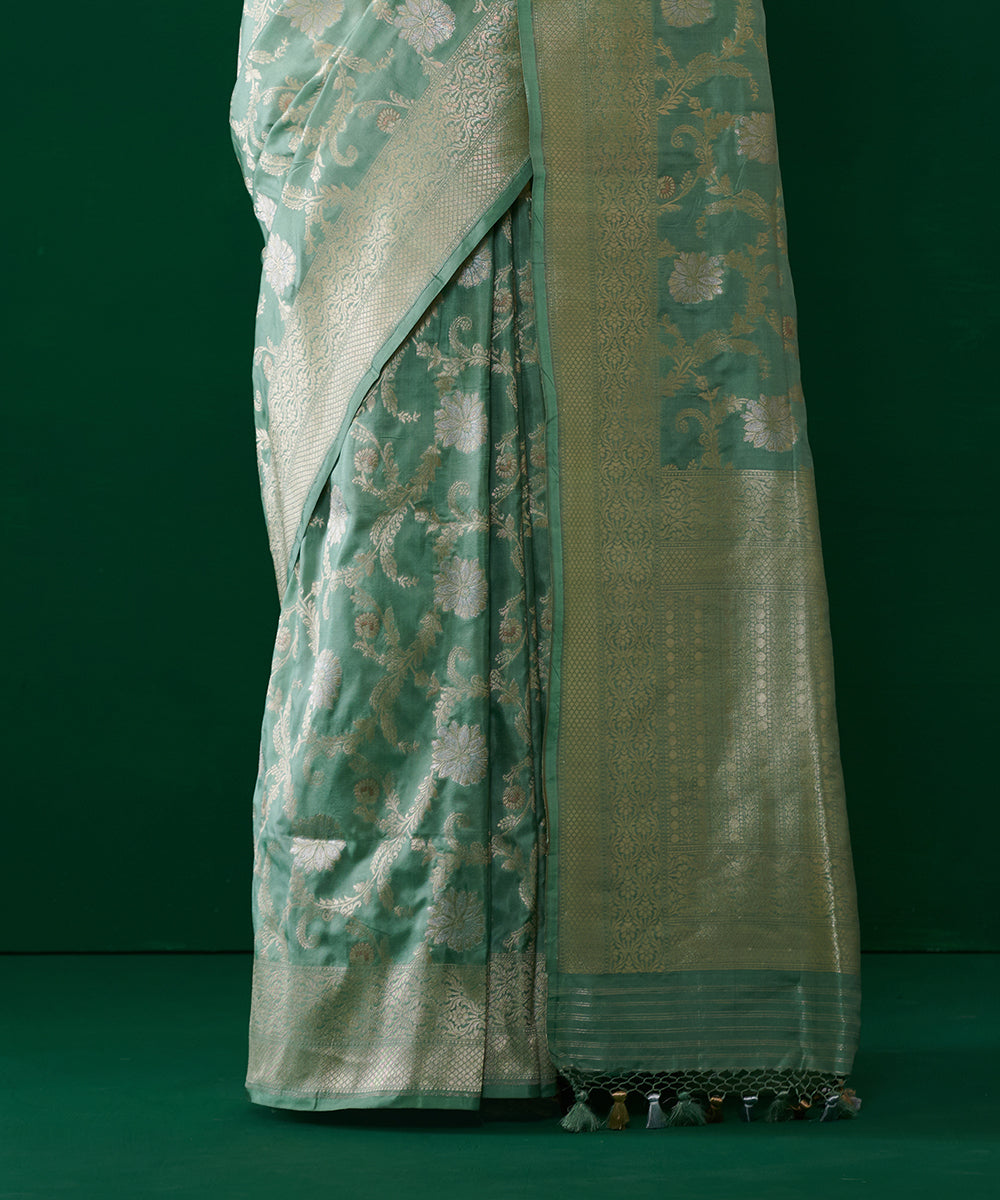 Handloom_Pistachio_Green_Pure_Katan_Silk_Banarasi_Saree_With_Gold_And_Silver_Zari_Floral_Jaal_WeaverStory_04