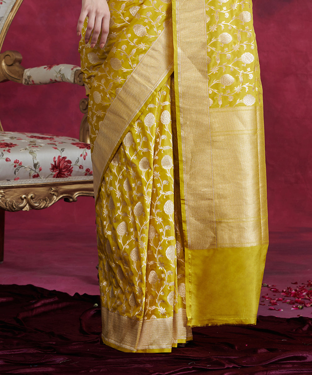 Handloom_Lime_Green_Pure_Katan_Silk_Banarasi_Jangla_Saree_In_Cutwork_Weave_WeaverStory_04