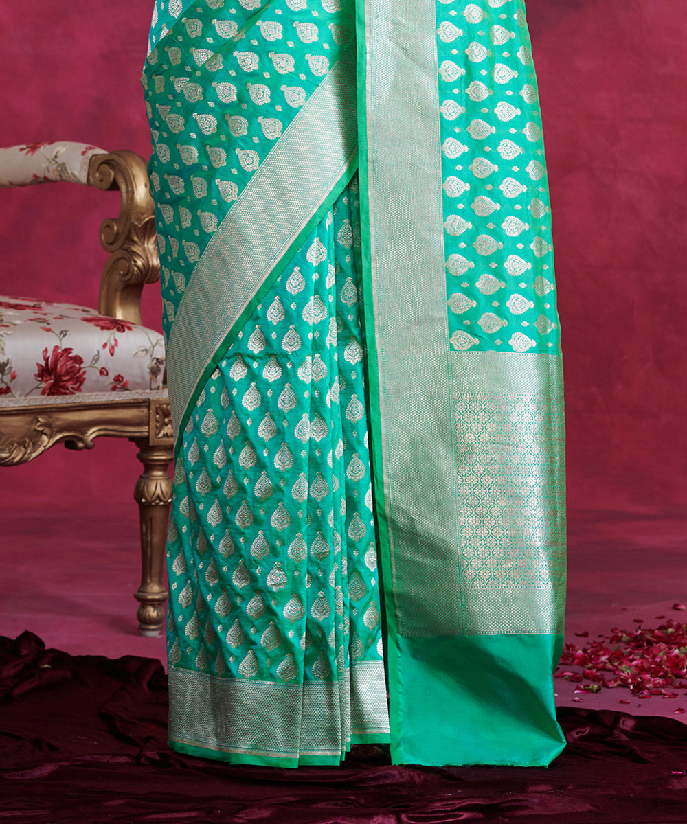 Handloom_Fresh_Green_Pure_Katan_Silk_Banarasi_Saree_With_Zari_Motifs_WeaverStory_04