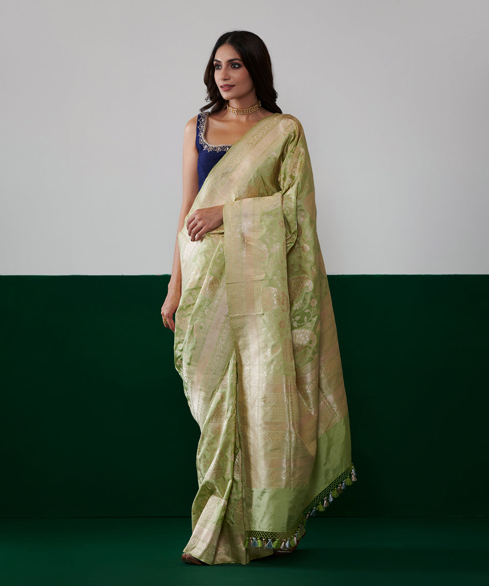 Pistachio_Green_Handloom_Pure_Katan_Silk_Banarasi_Saree_With_Paisley_Motifs_WeaverStory_02