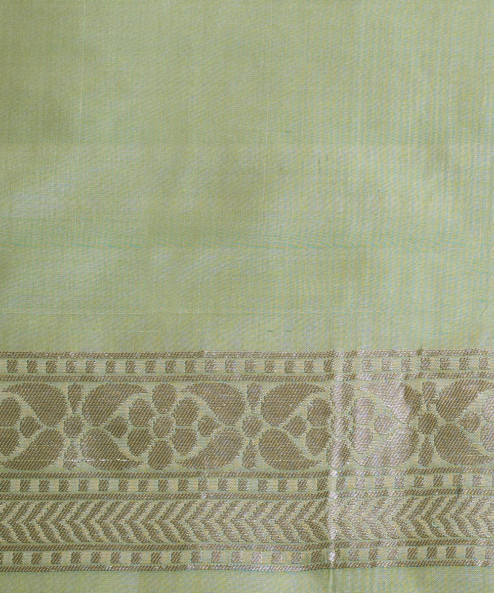 Pistachio_Green_Handloom_Pure_Katan_Silk_Banarasi_Saree_With_Paisley_Motifs_WeaverStory_05