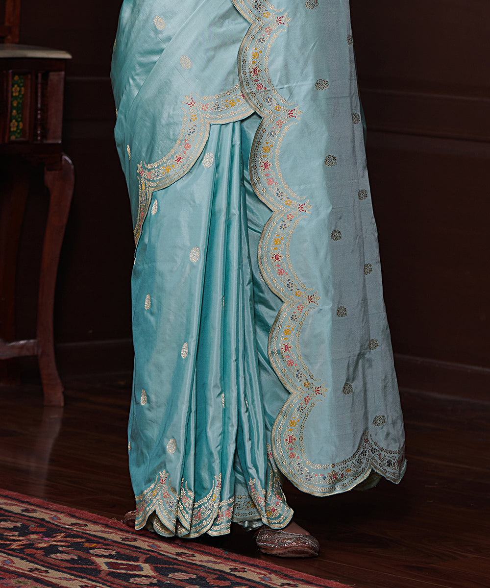 Powder_Blue_Handloom_Pure_Katan_Silk_Banarasi_Saree_With_Scalloped_Meenakari_Border_And_Pink_Blouse_WeaverStory_04