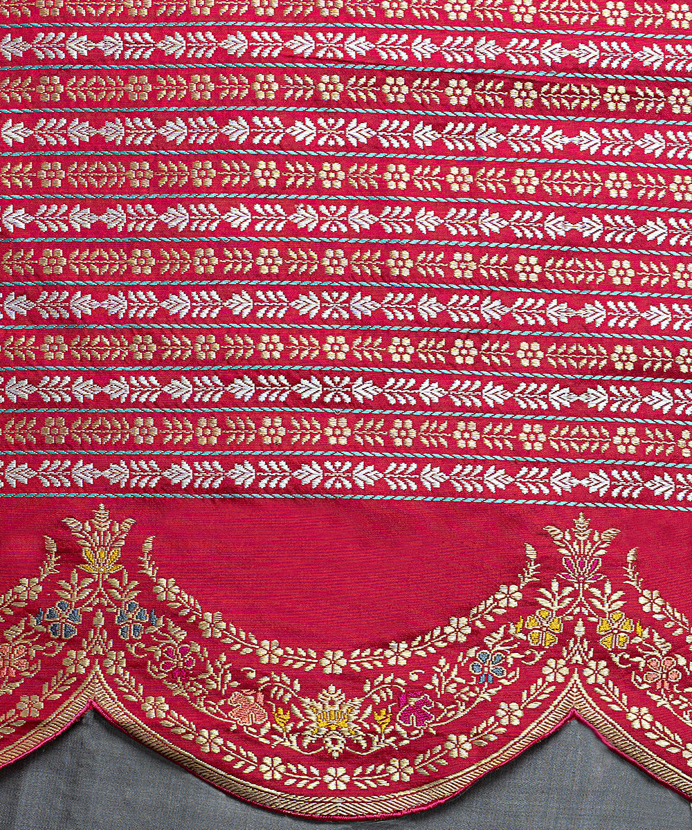 Powder_Blue_Handloom_Pure_Katan_Silk_Banarasi_Saree_With_Scalloped_Meenakari_Border_And_Pink_Blouse_WeaverStory_05