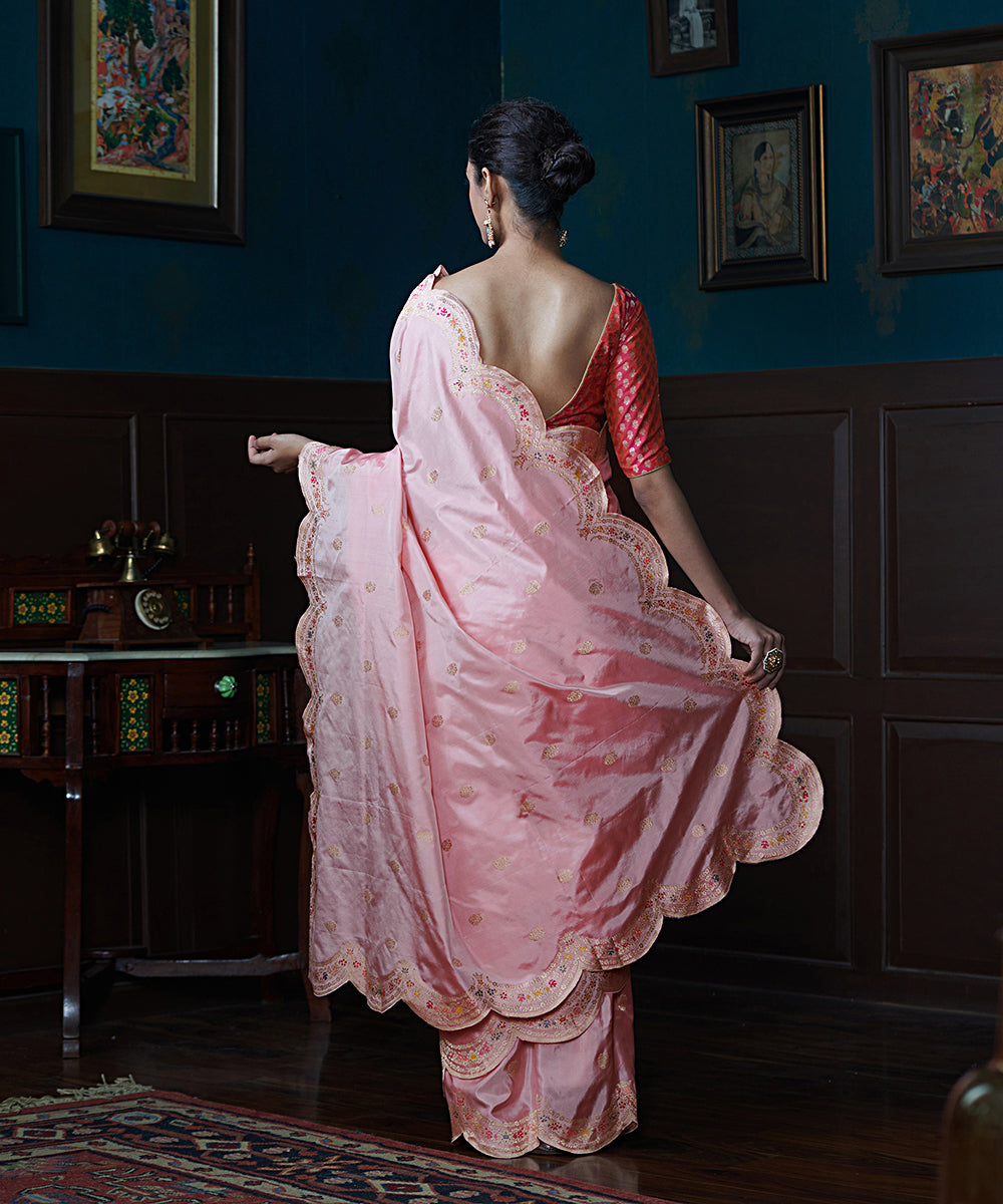 Handloom_Powder_Pink_Pure_Katan_Silk_Banarasi_Saree_With_Scalloped_Meenakari_Border_And_Pink_Blouse_WeaverStory_03