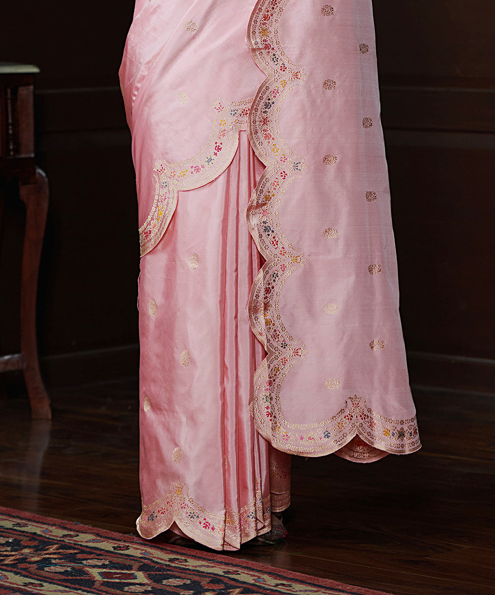 Handloom_Powder_Pink_Pure_Katan_Silk_Banarasi_Saree_With_Scalloped_Meenakari_Border_And_Pink_Blouse_WeaverStory_04
