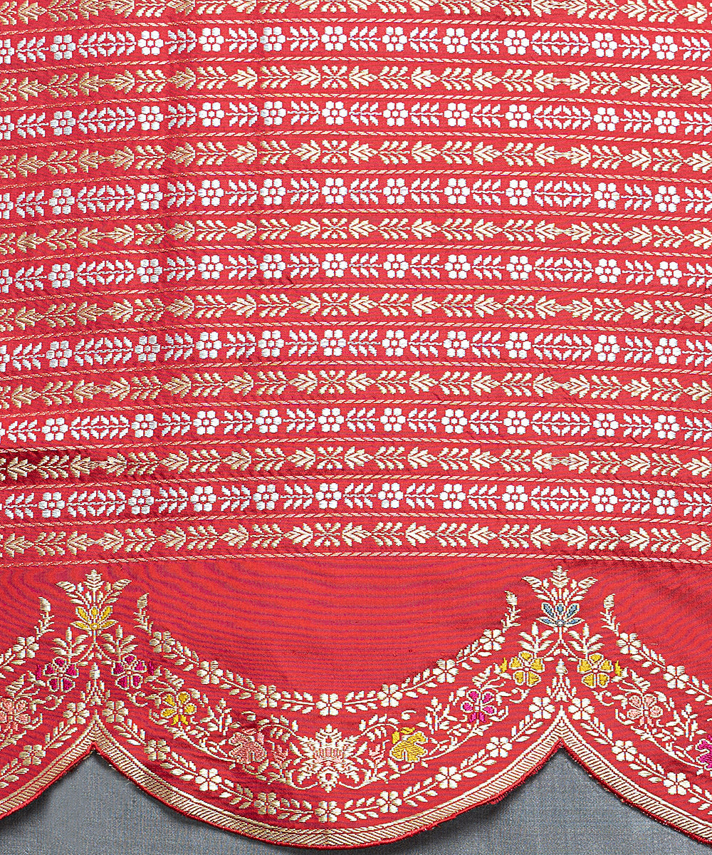 Handloom_Powder_Pink_Pure_Katan_Silk_Banarasi_Saree_With_Scalloped_Meenakari_Border_And_Pink_Blouse_WeaverStory_05